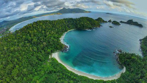 Teluk Banyu Biru Banyuwangi, Destinasi Wisata Bawah Laut yang Memukau