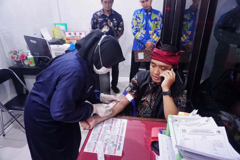 Wali Kota Pasuruan Ikut Periksa Kesehatan, Tekankan Pentingnya Layanan Gratis