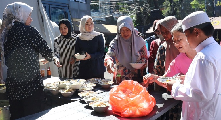 Polresta Malang Kota Gelar Makan Gratis