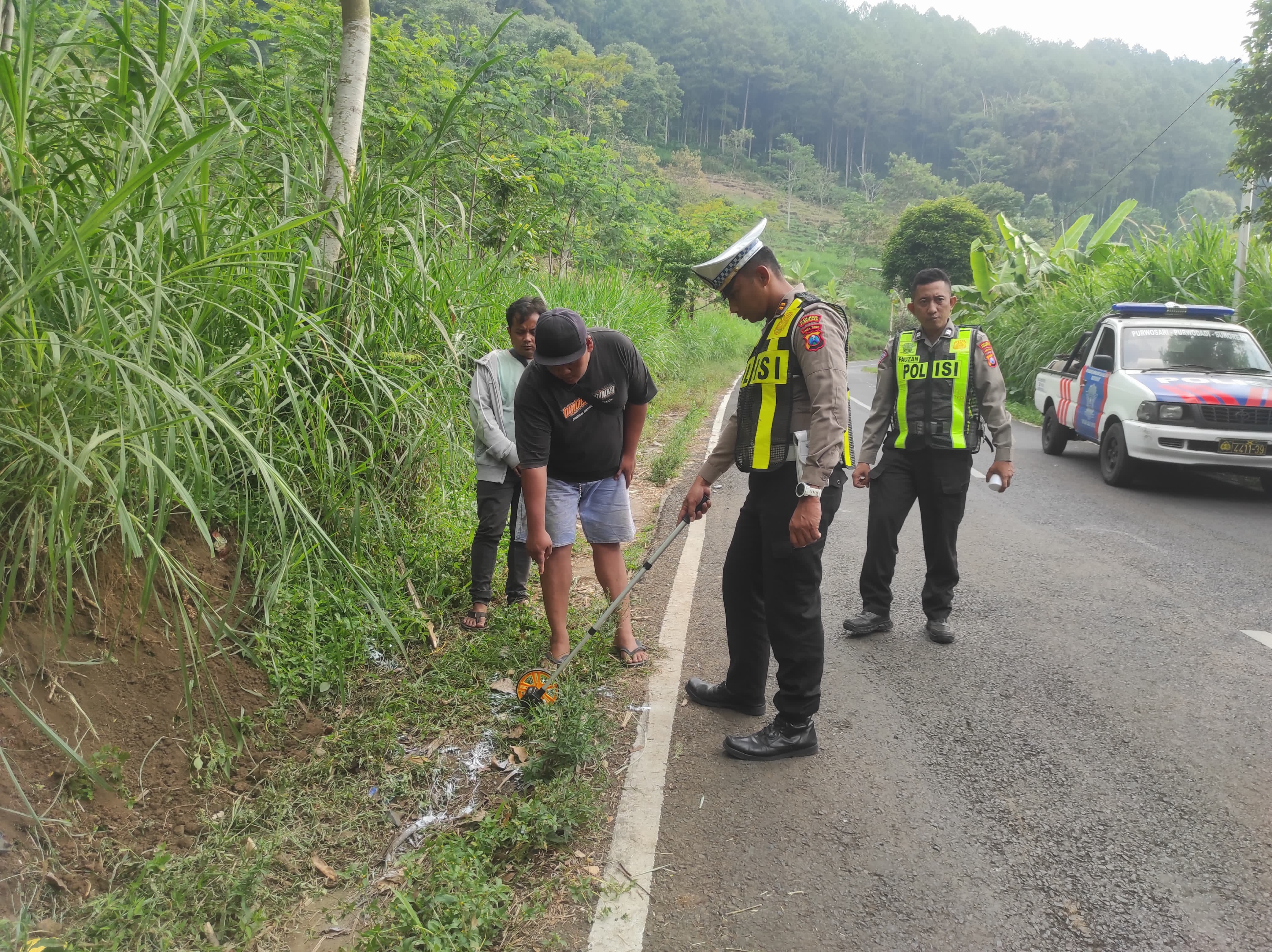 Truk Muat Beras Terguling, Tabrak Pengendara Motor hingga Tewas