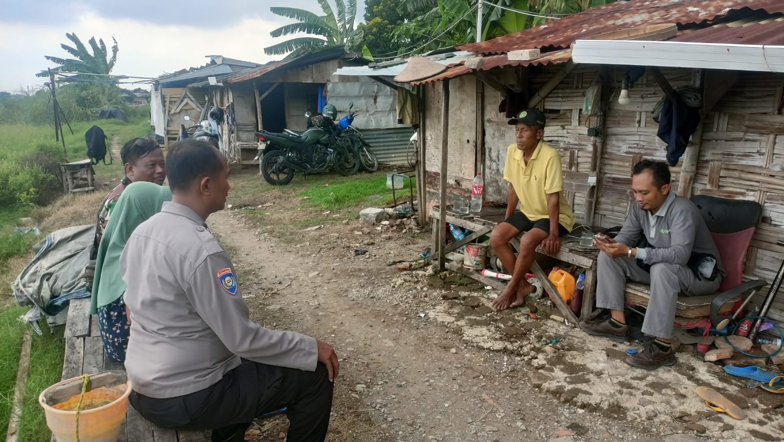 Bhabinkamtibmas Polsek Wiyung Jalin Kemitraan dengan Petani, Dukung Ketahanan Pangan