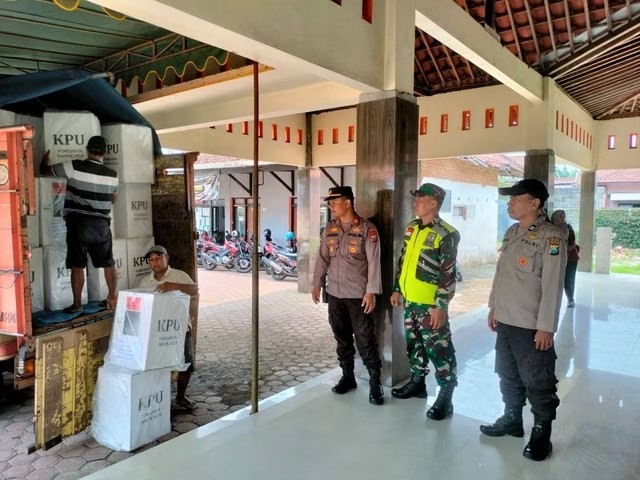 Polres Tulungagung Kawal Ketat Distribusi Logistik Pilkada 2024 dari KPU ke PPK