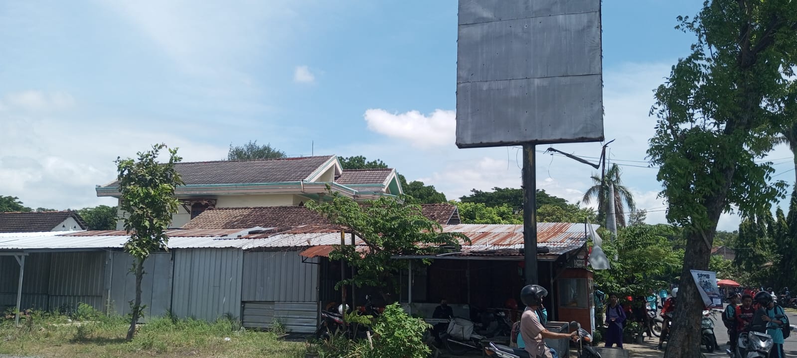 Tak Dikelola Maksimal, Pasar Ikan Pemkab Kediri di Gampengrejo Jadi Kebun Pakan Ternak