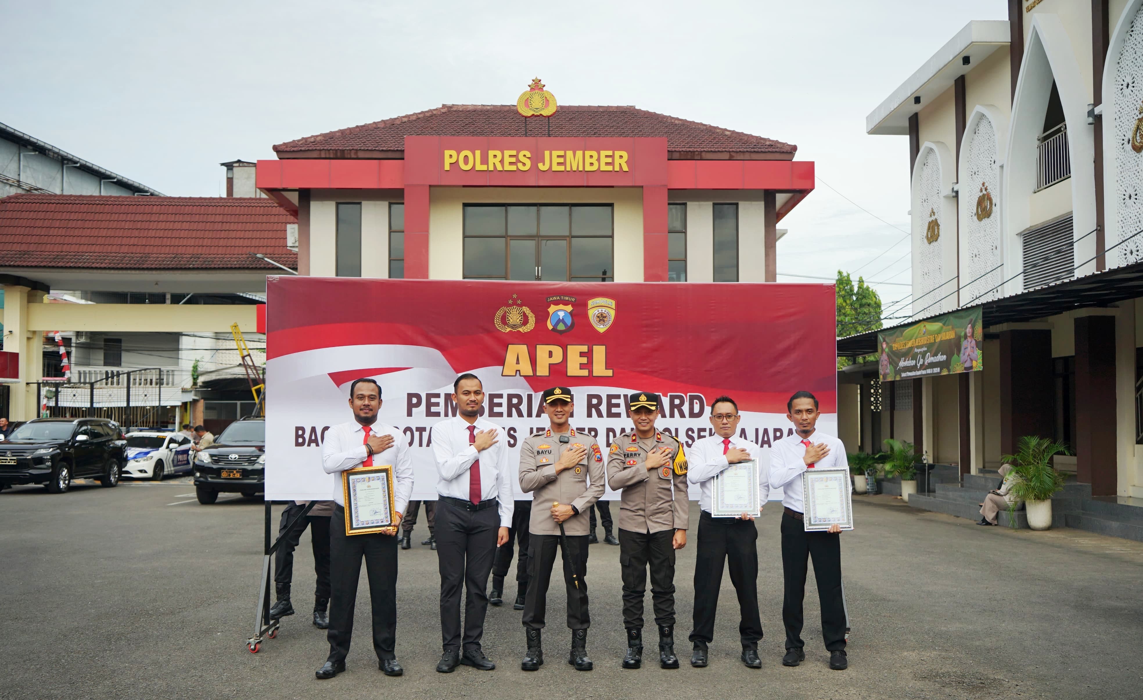 Prestasi Gemilang! Ungkap Jaringan Narkoba Antar Kota, Satreskoba Polres Jember Raih Penghargaan Kapolres