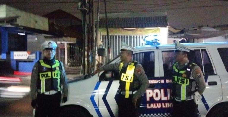 Patroli Blue Light Polsek Lakarsantri Perkuat Harkamtibmas di Wilayah Jeruk