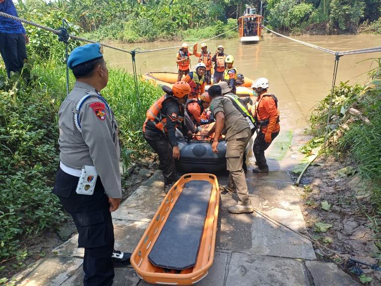 Polsek Krian dan Tim SAR Temukan Korban Terseret Arus di Hari Kelima Pencarian