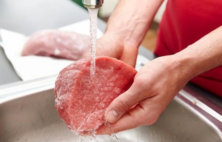 Ini Penjelasan yang Perlu Diketahui ketika Mencuci Daging Kurban 