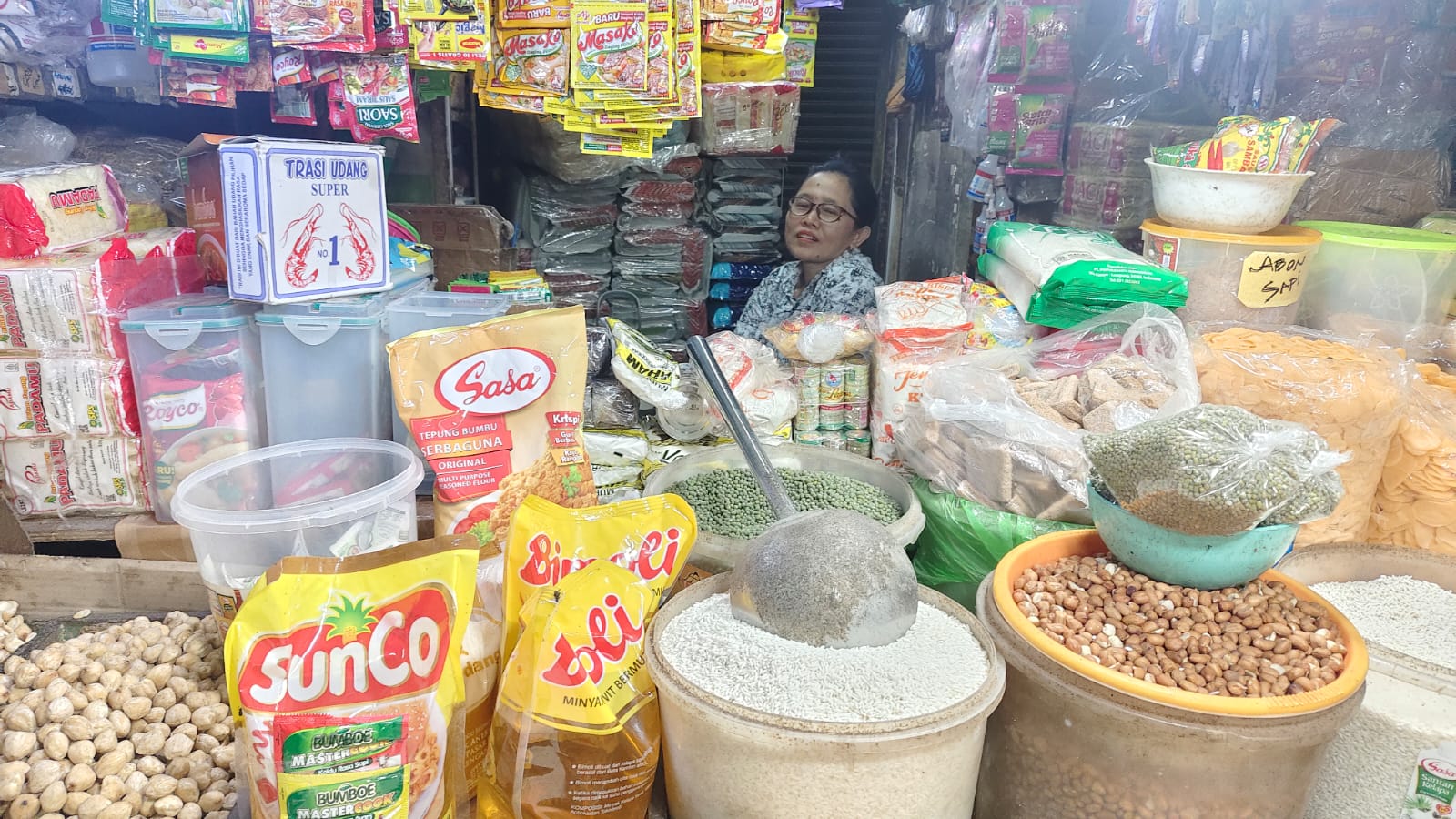 Wacana Harga MinyaKita Naik, Stok di Pasar Wonokromo Menipis dan Langka