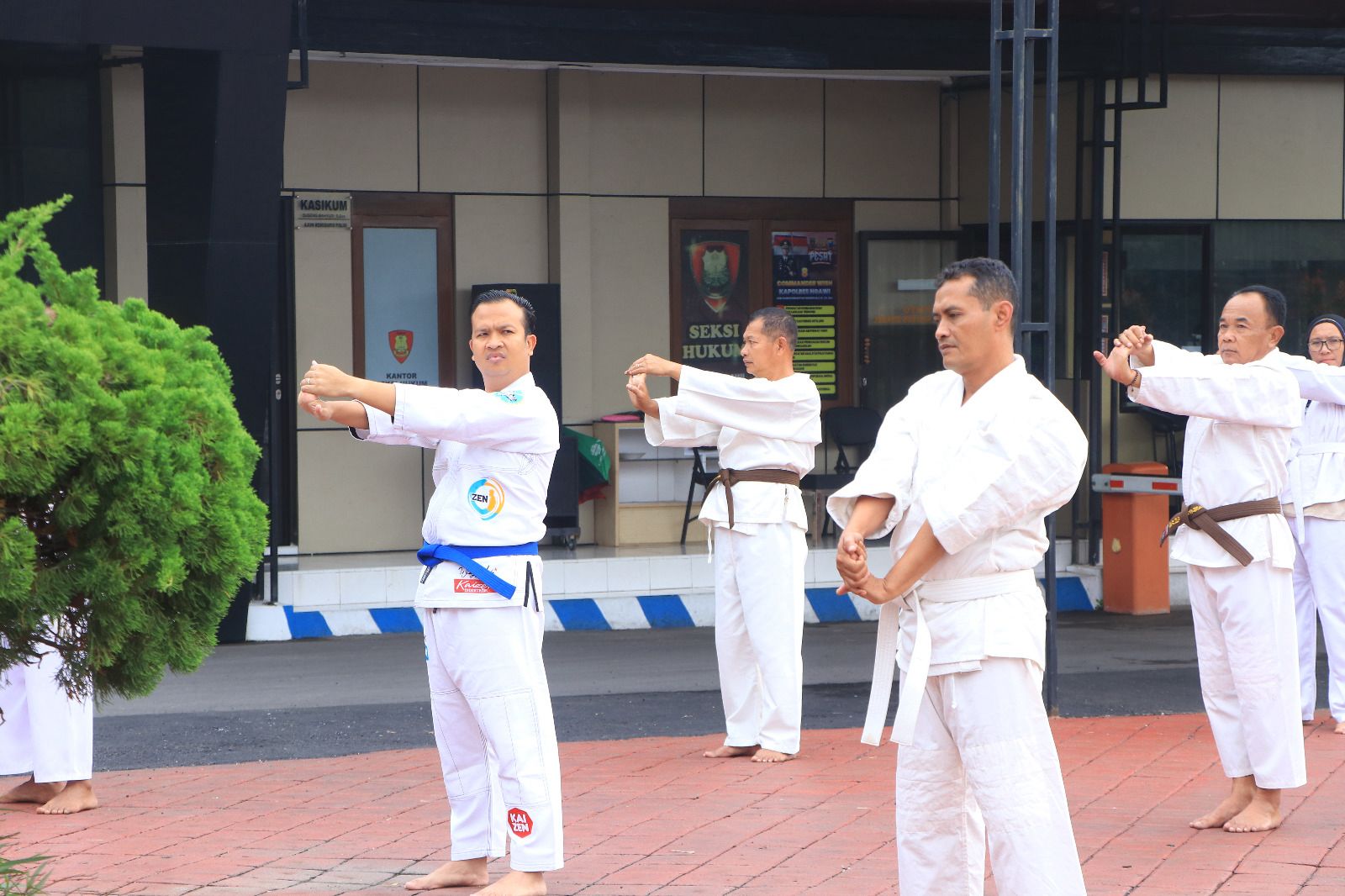 Polres Ngawi Gelar Latihan Rutin Bela Diri Polri, Tingkatkan Profesionalisme dan Kesiapsiagaan Personel 