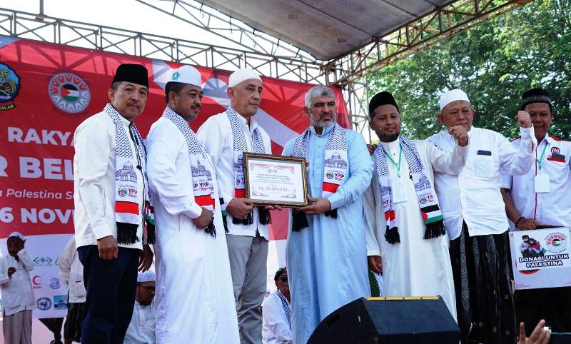 Ribuan Warga Bangkalan Gelar Aksi Bela Palestina di Alun-Alun Kota