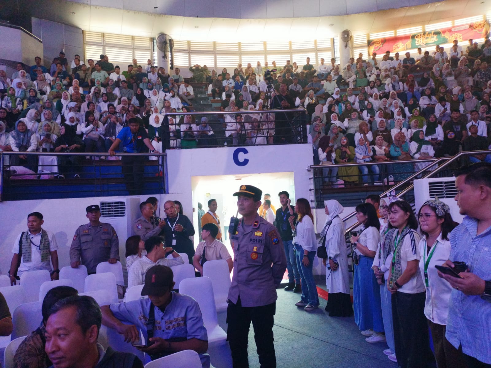 Sinergi Pengamanan, Polsek Gayungan Kawal Halalbihalal 6.000 Karyawan Kapal Api