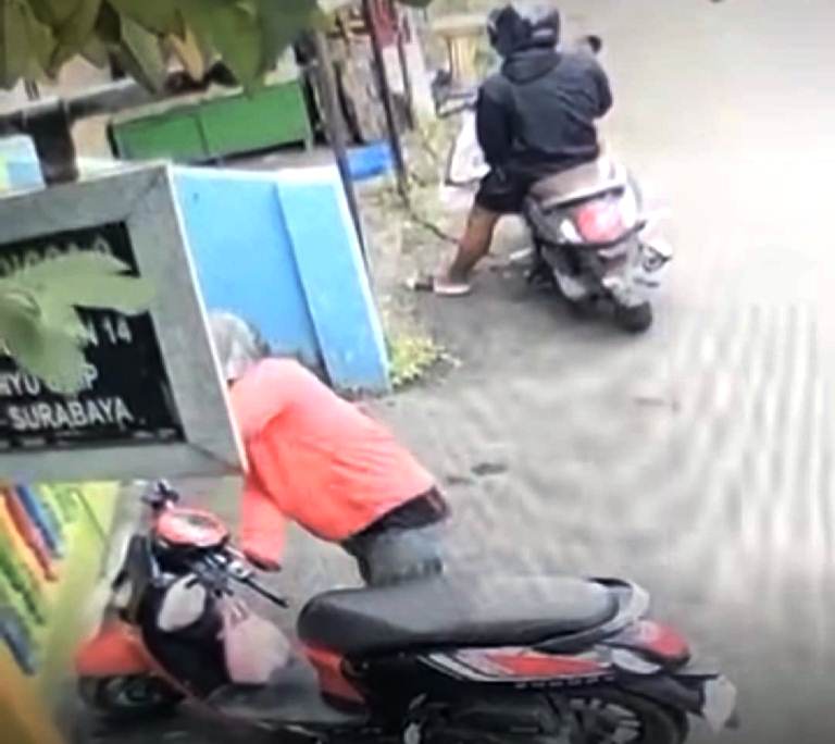 Motor Guru Ekskul Menari di TK Simo Kwagean Surabaya Raib Digondol Dua Pencuri