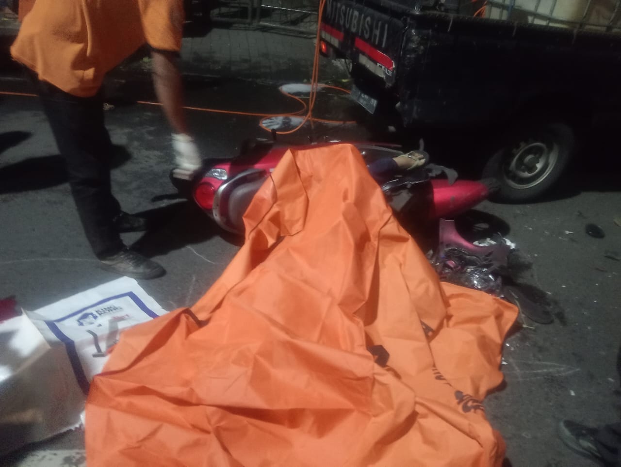 Tabrak Pikap Parkir di Wonokromo Surabaya, Pengendara Motor Tewas