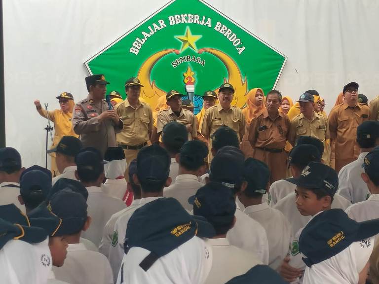 Satbinmas Polres Pasuruan Go to School Cegah Kenakalan Remaja dan Narkoba