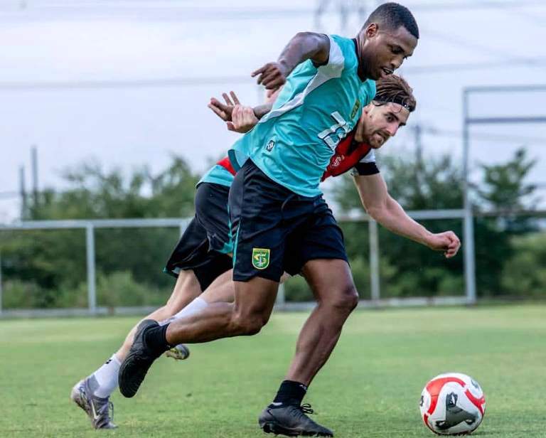 Persebaya Siap Hadapi Kekuatan Super Persib, Thom Haye dan Eliano Reijnders Jadi Ancaman Serius