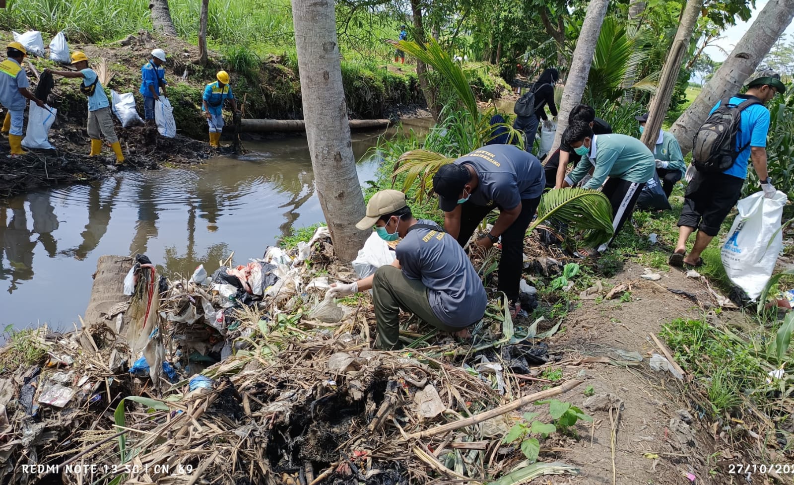 Tanamkan Kebudiutamaan, Mahasiswa UIBU Bersihkan Dam Sembujo