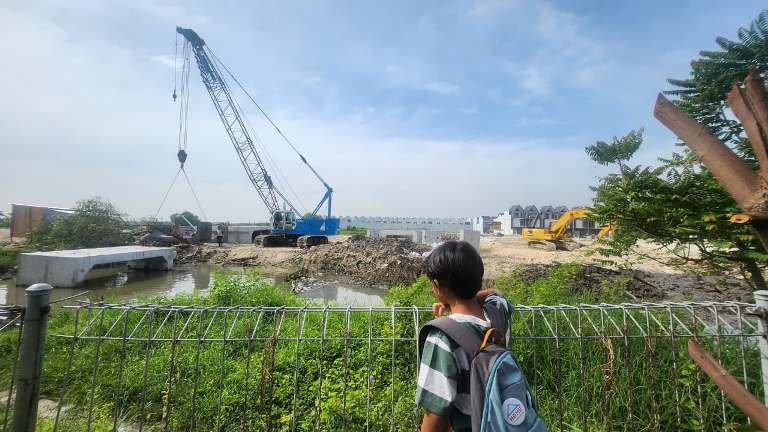 Buntut Penolakan Warga Keputih Surabaya Konstruksi Jembatan Perumahan Baru Dibongkar