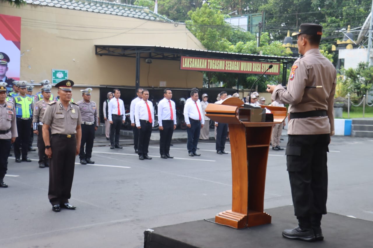 Kapolres Lumajang Pimpin Apel Kenaikan Pangkat Pengabdian Iptu ke AKP