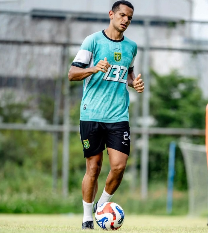 Bek Asing Persebaya Leo Lelis Akui Kesalahan Usai Gol Bunuh Diri Lawan Borneo FC