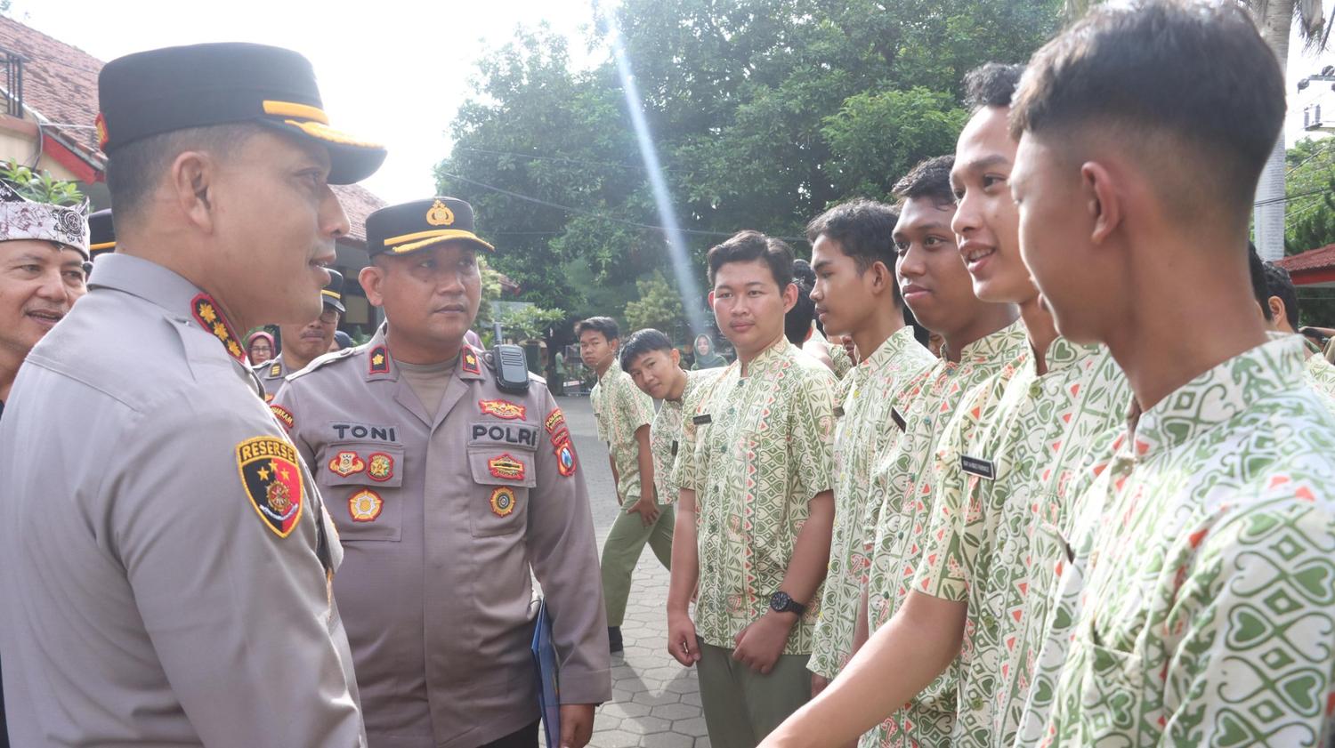 Gencarkan Police Goes to School, Polresta Banyuwangi Dorong Generasi Muda Tertib Hukum