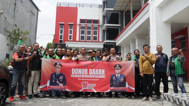 Setetes Darah untuk Kemanusiaan, Polres Gresik Gandeng Media dan Ojol Rayakan HUT Ke-74 Humas Polri