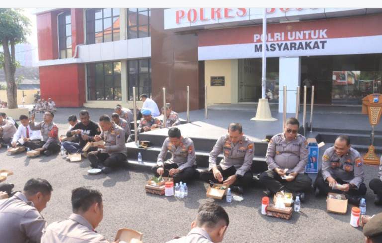 Pererat Soliditas, Kapolres Bojonegoro Gelar Sarapan Bersama Usai Apel Pagi