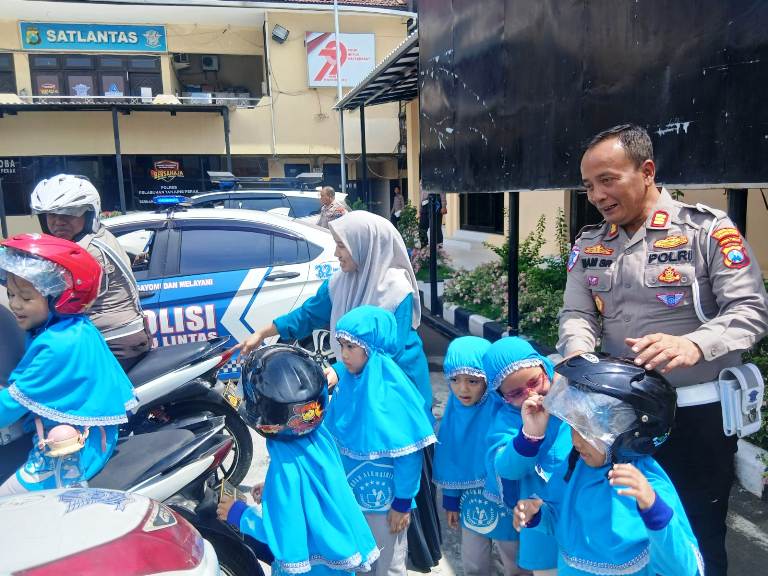 120 Siswa TK Ikuti Program Polisi Sahabat Anak Satlantas Polres Pelabuhan Tanjung Perak Surabaya