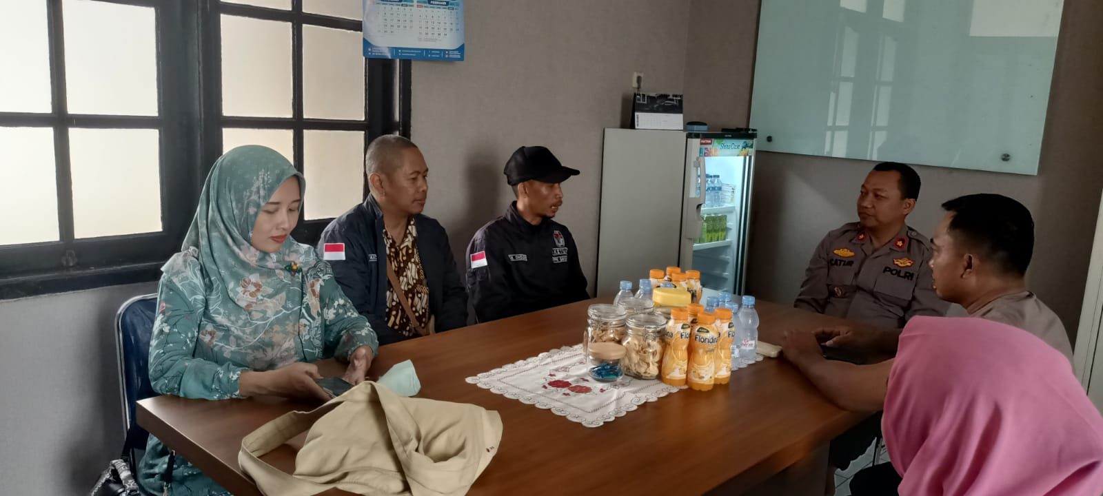 Kapolsek Gayungan Koordinasi dengan PPK Terkait Logistik dan Penghitungan Suara