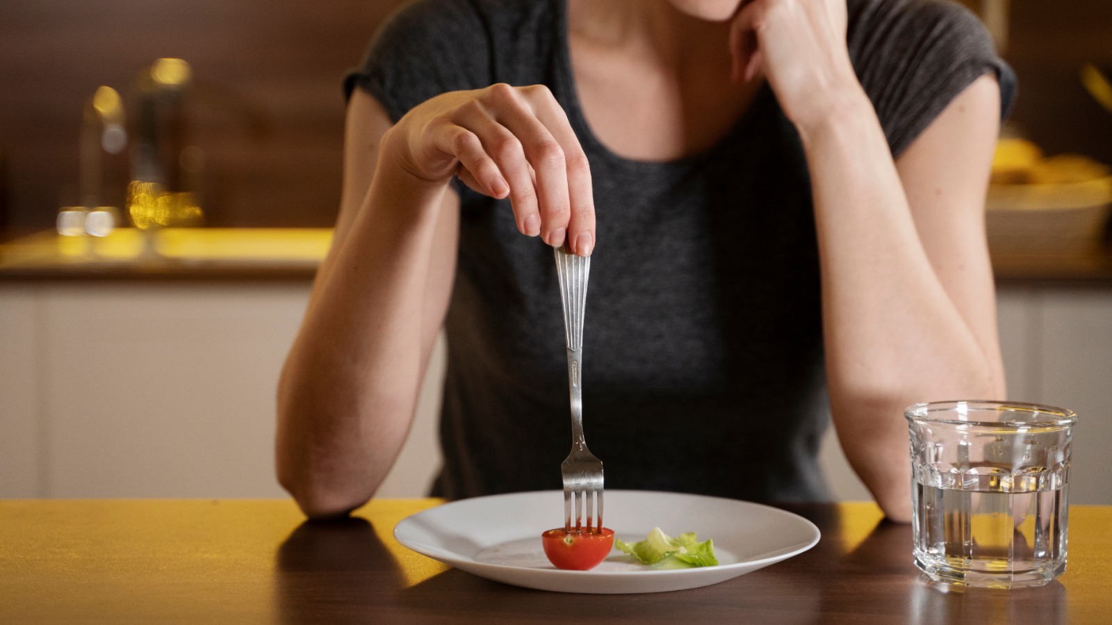 Gangguan Makan Binge Eating dan Anoreksia Makin Banyak Dibahas, Ini Perbedaannya