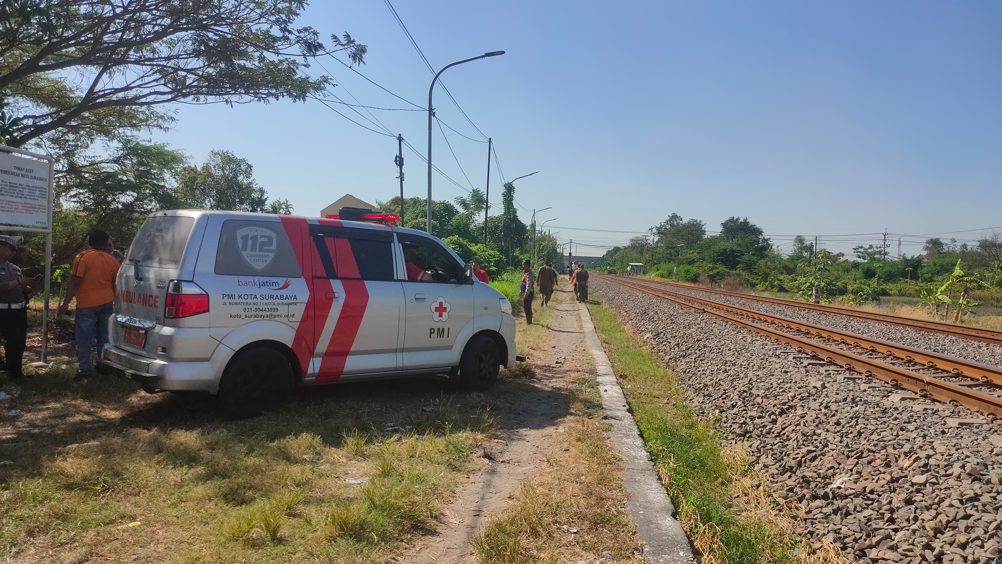 Lansia Tanpa Identitas Tewas Disambar Kereta Api di Sememi Surabaya