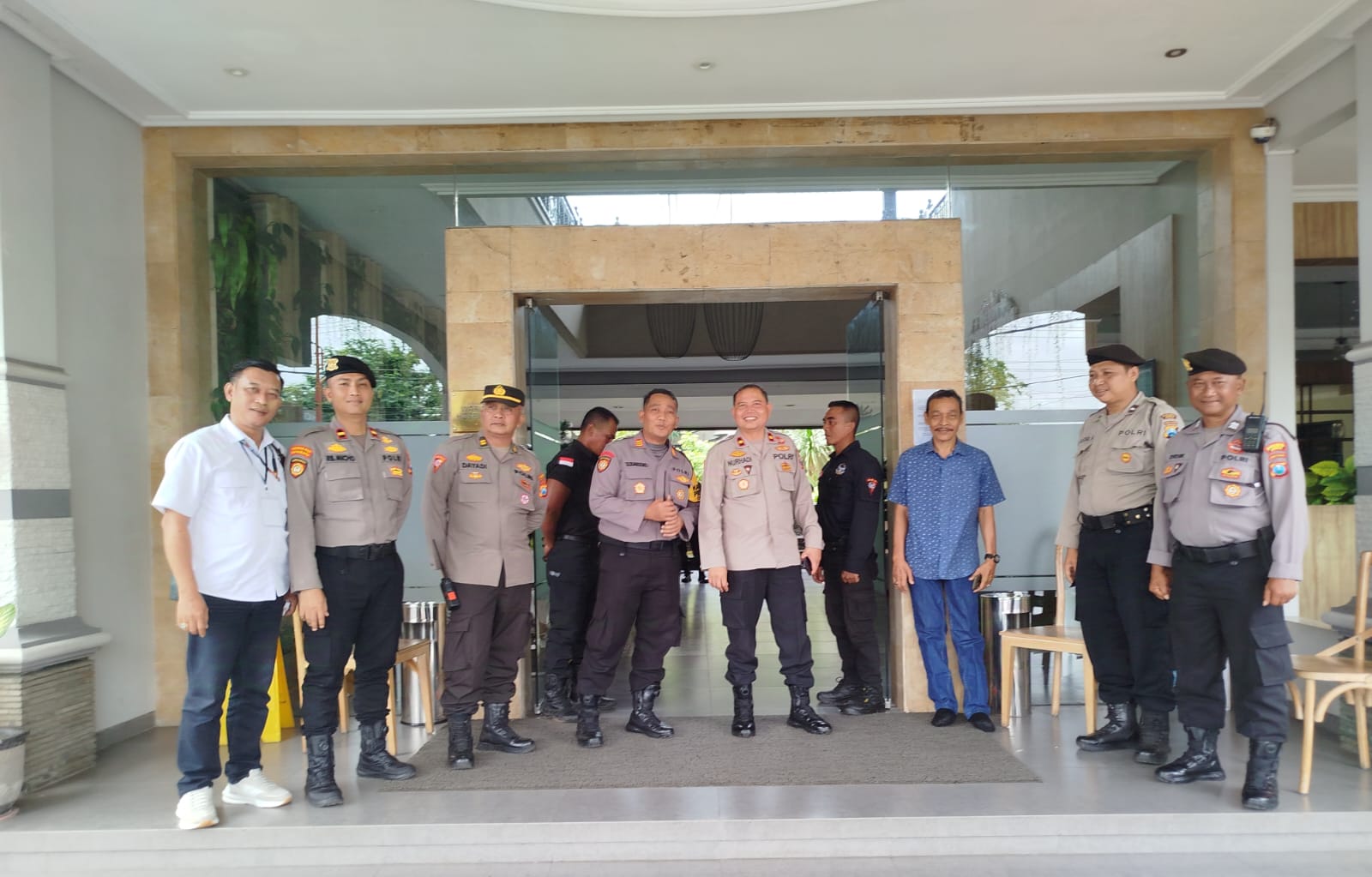 Polres Jember dan Kodim Terjunkan Personel Kawal Rapat Pleno Terbuka Rekapitulasi Tingkat Kabupaten