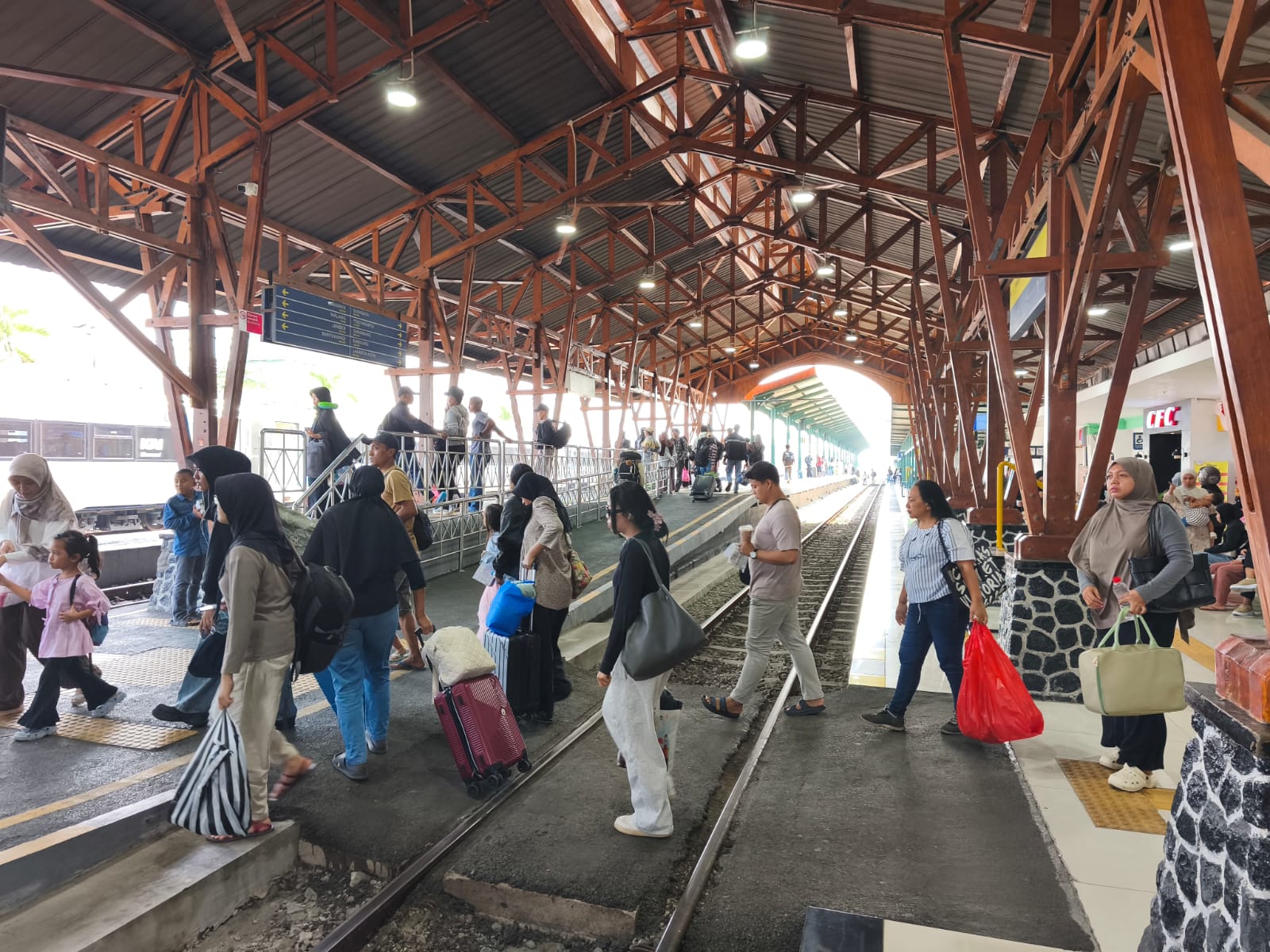 Libur Panjang HUT Kemerdekaan, Penumpang Kereta Api di Stasiun Blitar Tembus 6.447 Orang