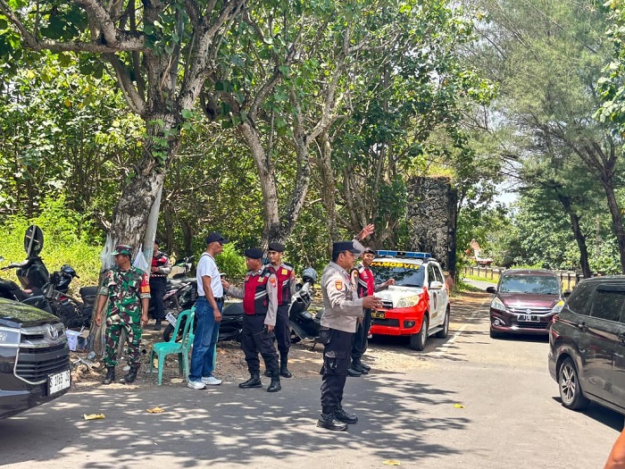  Satsamapta Polres Jember Intensifkan Patroli Wisata Pantai Papuma saat Libur Lebaran