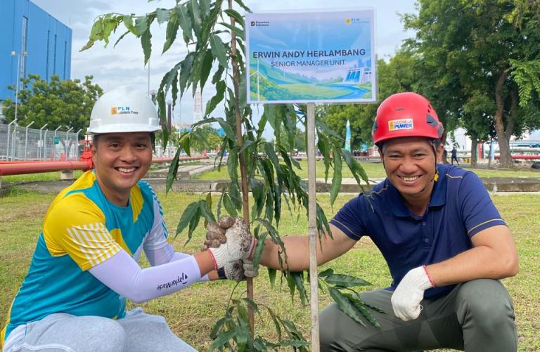 Tanam Pohon, Tanam Harapan: Langkah Hijau PLN IP UBP Grati di Bulan K3 Nasional 2026