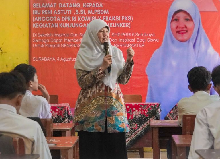 Anggaran Rp724 Triliun Belum Sentuh Kesejahteraan Guru, Anggota DPR RI Reni Astuti Temukan Gaji Ratusan Ribu