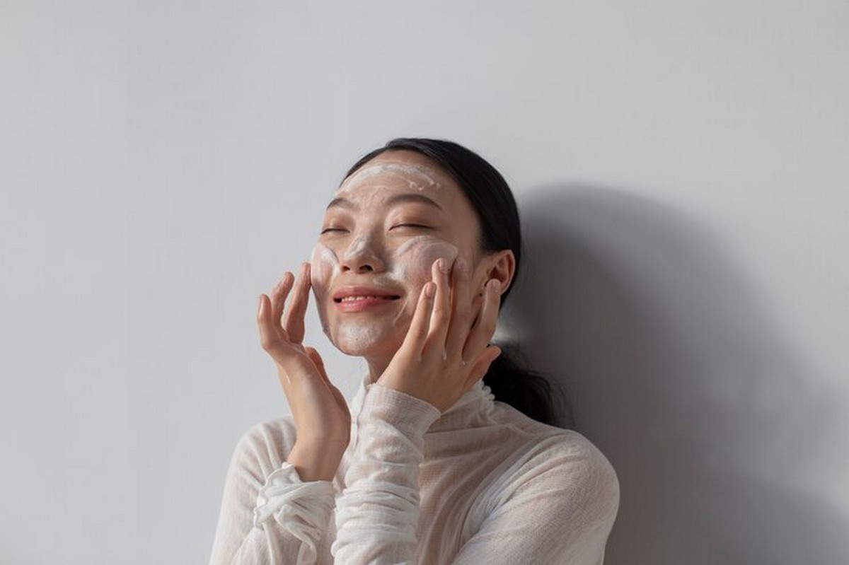 Kulit Sehat dan Glowing: Tips Memilih Skincare yang Tepat