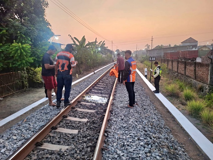 Perempuan Tanpa Identitas Tewas Tertabrak KA Sangkuriang di Nguling Pasuruan