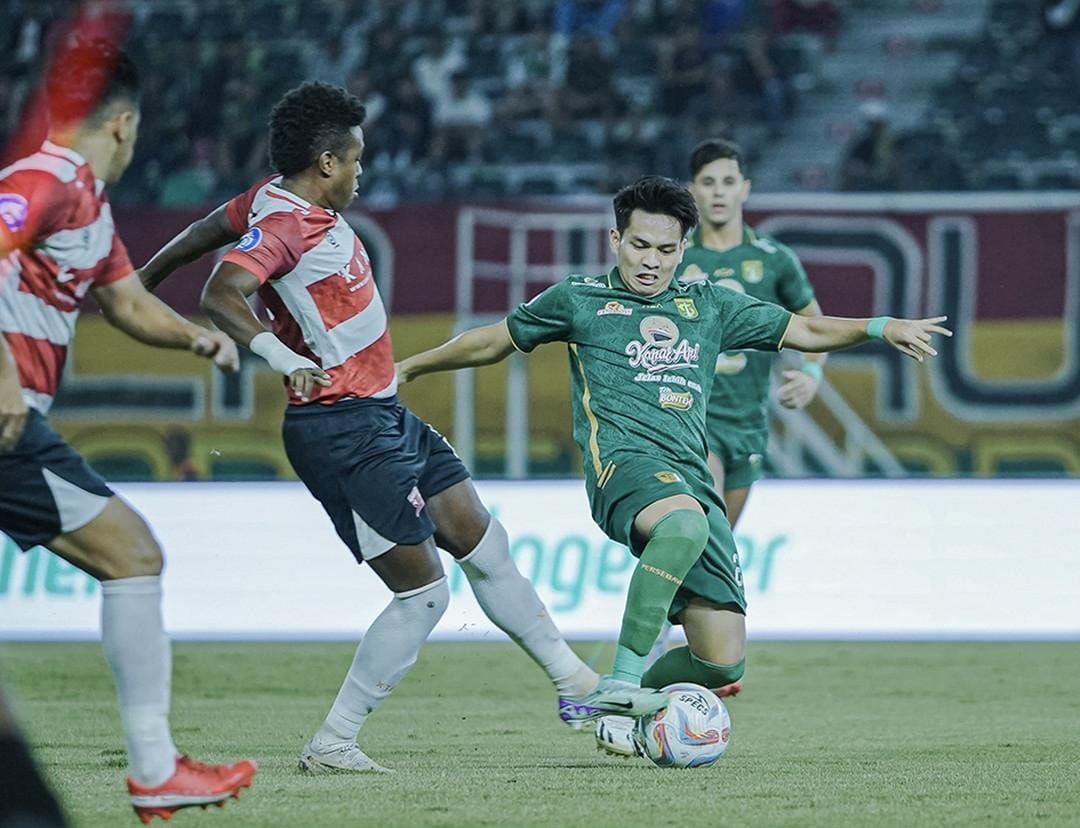 Saling Menyerang, Derby Suramadu Persebaya vs Madura United Masih 0-0