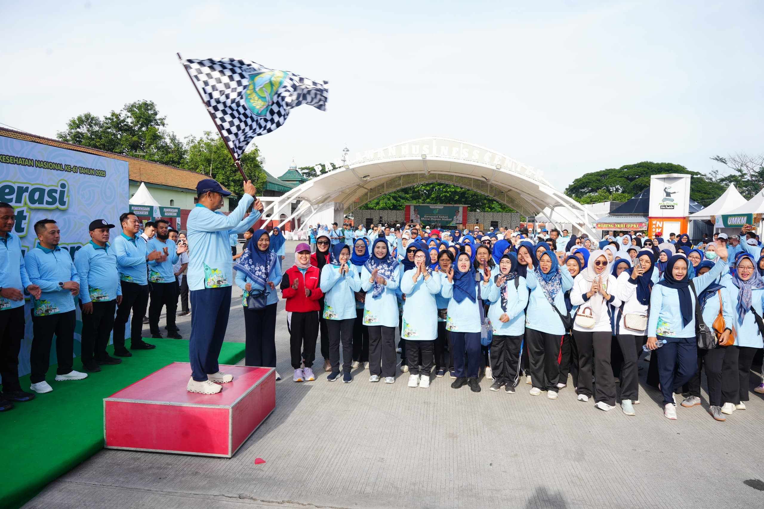 Peringatan HKN ke-61 di Kota Madiun Meriah, Ratusan Peserta Ikuti Jalan Sehat