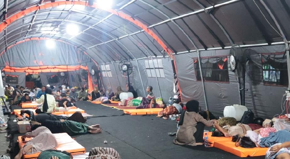 Tunggu Identifikasi, Intip Posko Crisis Center RS Bhayangkara Tempat Singgah Keluarga Korban Ponpes Al Khoziny