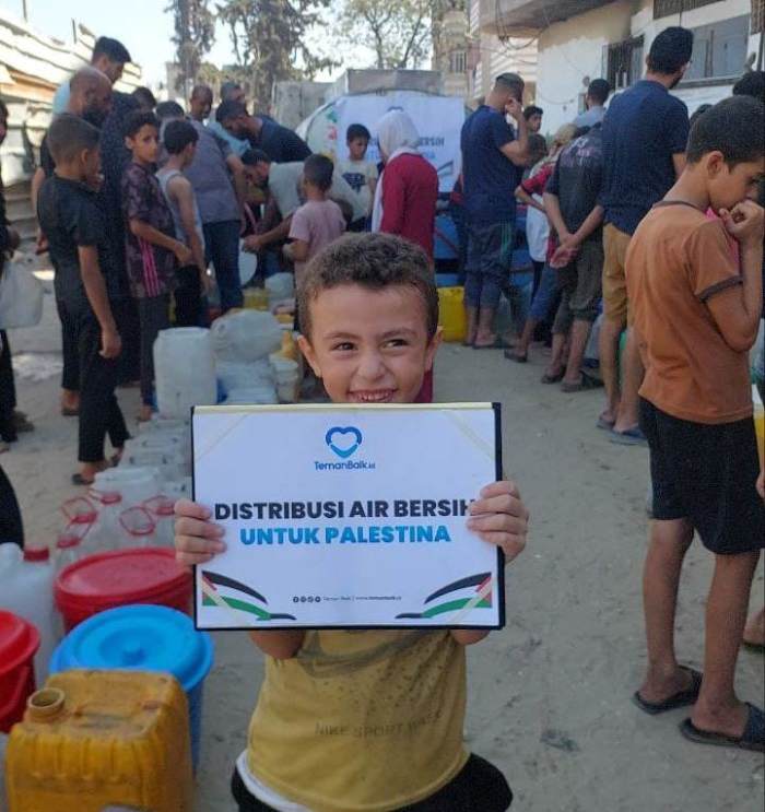 Di Tengah Krisis Gaza, Teman Baik Alirkan 10.000 Liter Air Bersih untuk 1.000 Pengungsi