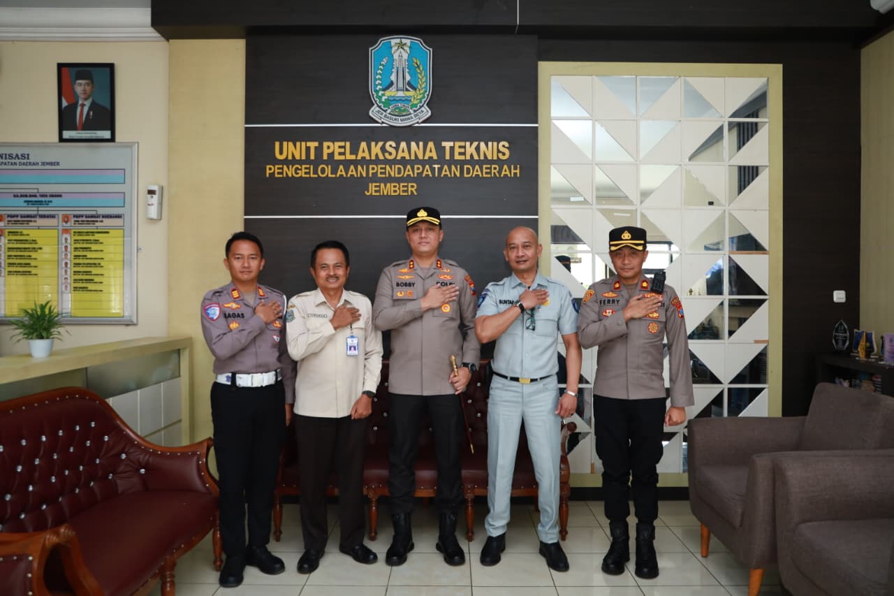 Sambangi Kantor Samsat, Kapolres Jember Tekankan Pentingnya Pelayanan Prima bagi Masyarakat