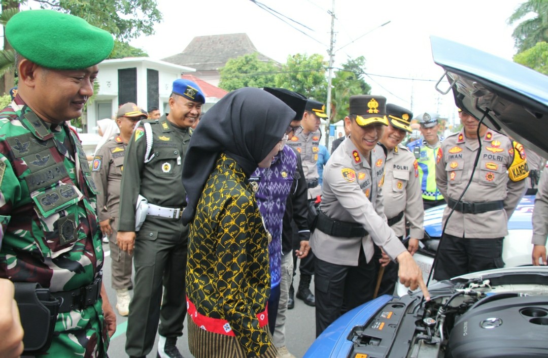 Polres Kediri Kota Gelar Apel Pasukan Operasi Lilin Semeru 2025, Dipimpin Wali Kota