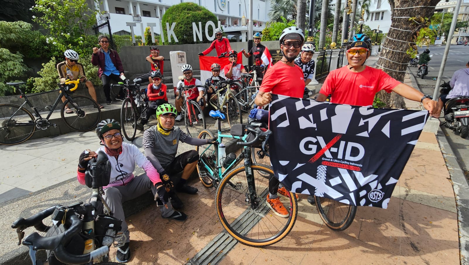 Bersepeda 1945 KM, Dua Cyclist Sidoarjo ke IKN untuk Upacara Bendera