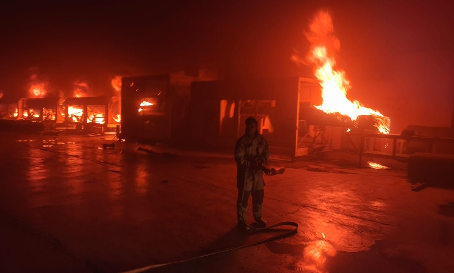 Dipicu Korsleting Mesin, Pabrik di Menganti Gresik Terbakar