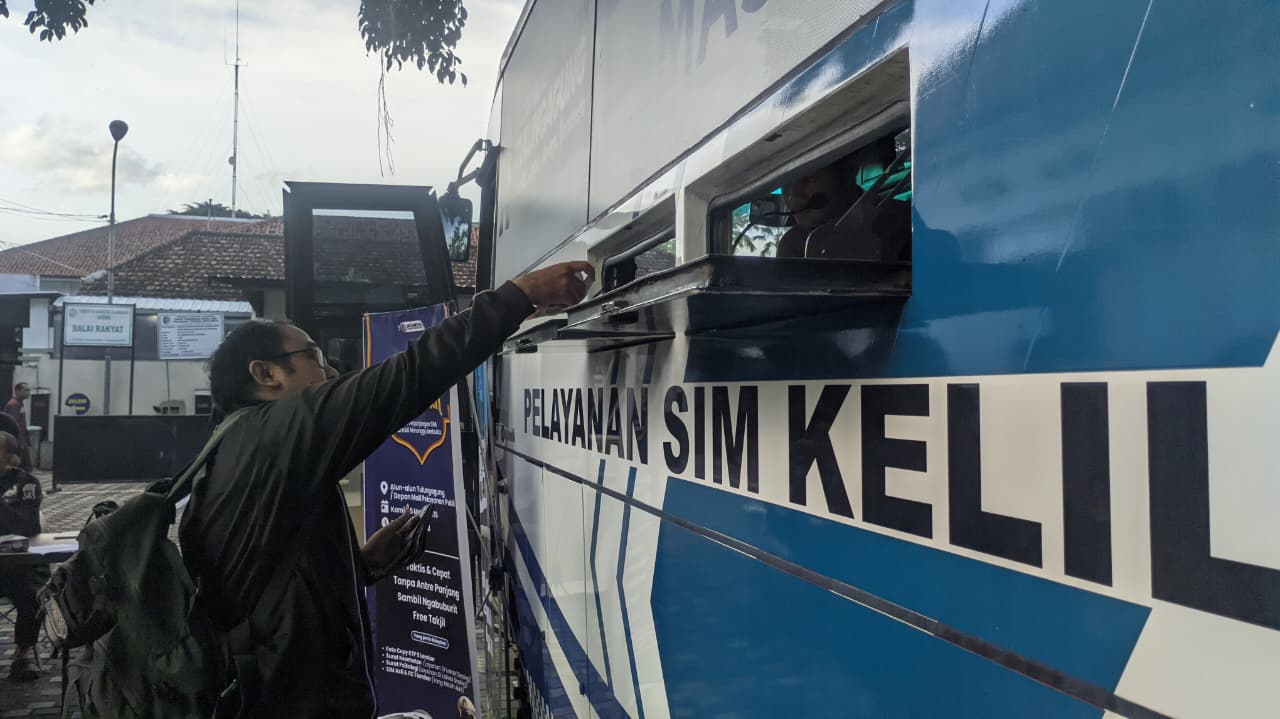 Layanan SIM Ramadan di Tulungagung Diserbu Warga