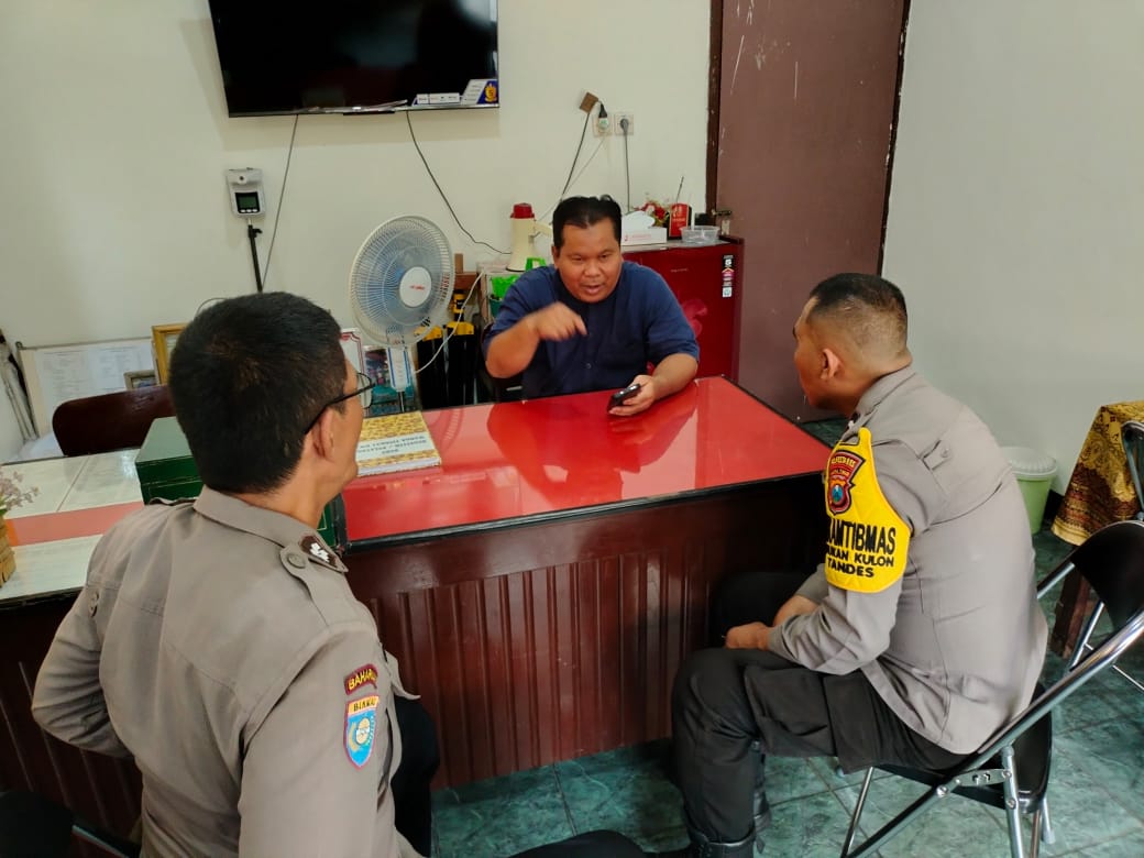 Polsek Tandes Sambangi Warga Manukan Kulon, Perkuat Sinergi Keamanan Lingkungan