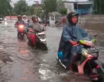 Tanggul Kali Simo Rukun Jebol, Banjir Meluap