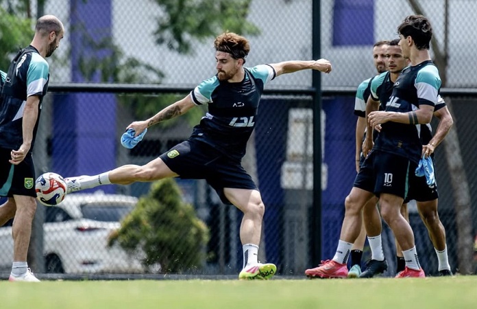 Laga Klasik PSM Makassar vs Persebaya Digelar 6 Desember, Trucha Ingatkan Pemain Tak Hilang Fokus