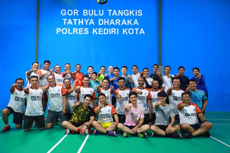 Polres Kediri Kota Latihan Bersama Marcus Fernaldi Gideon untuk Pacu Semangat Generasi Muda